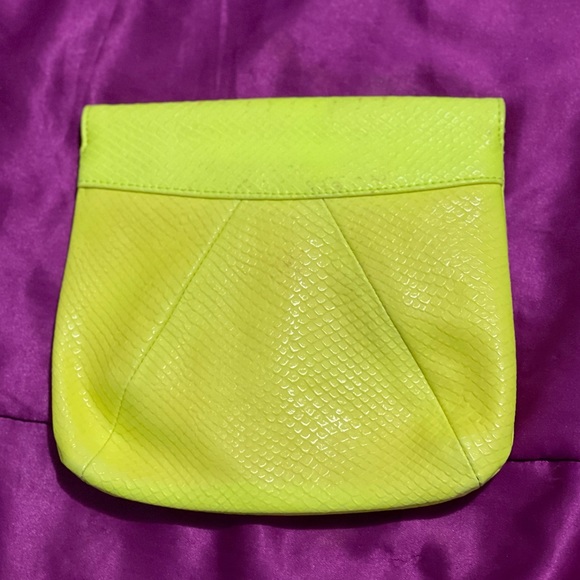 Neon yellow studded clutch - Picture 8 of 9